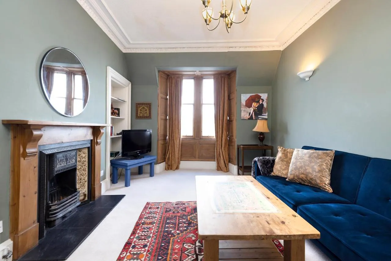 Joivy Old Town 1-Bed Apartment With Stunning Views Edinburgh