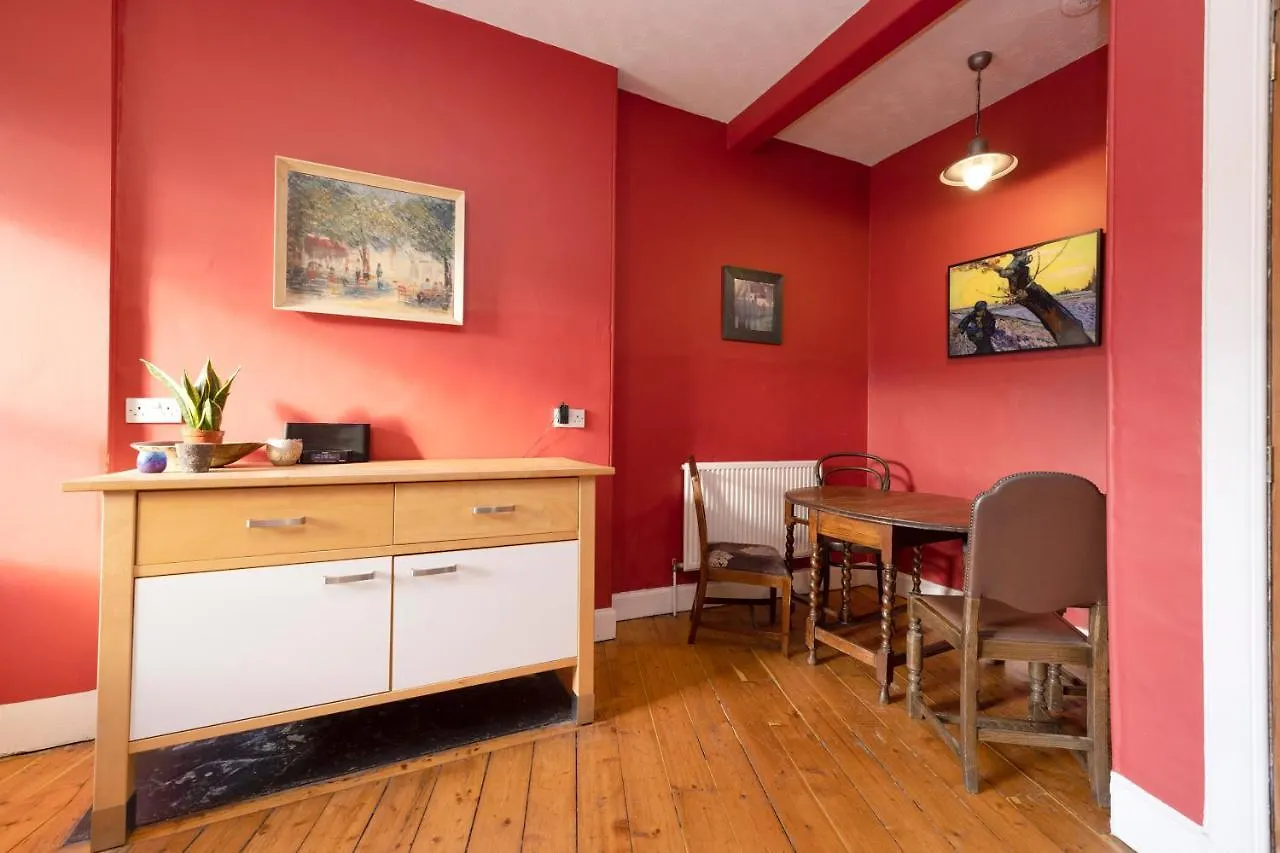 Joivy Old Town 1-Bed Apartment With Stunning Views Edinburgh 0*,  United Kingdom
