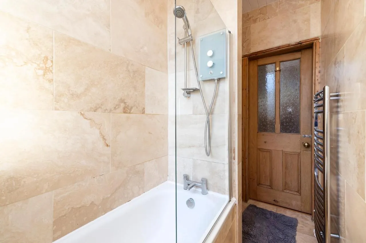 Joivy Old Town 1-Bed Apartment With Stunning Views Edinburgh