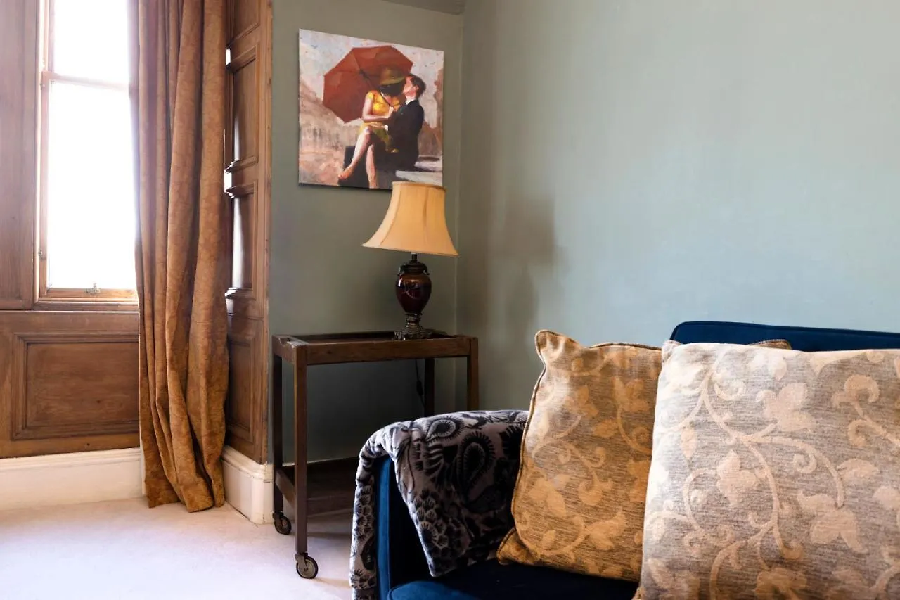 Joivy Old Town 1-Bed Apartment With Stunning Views Edinburgh