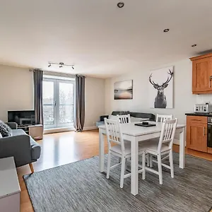 Amazing - Cables Wynd Near The Shore - Free Parking Apartment